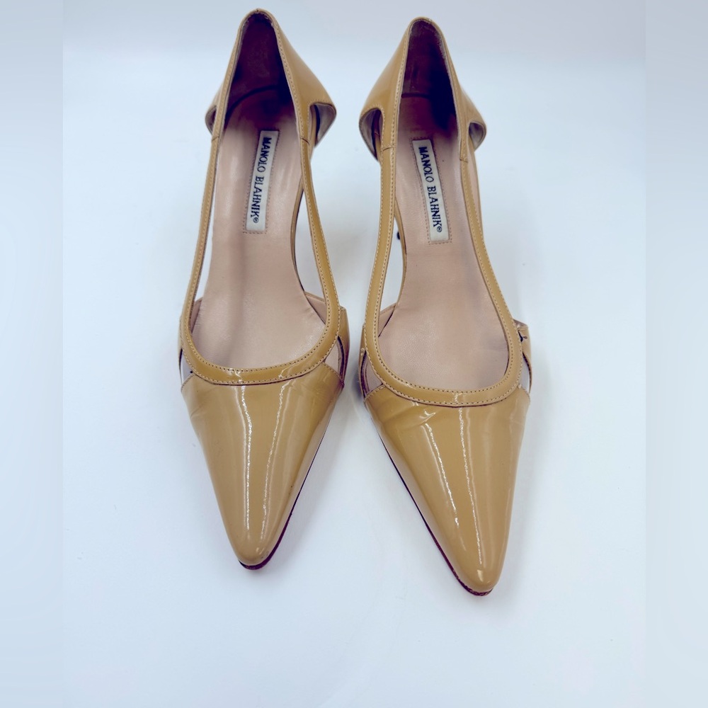 Ladies Manolo Blahnik Tan Patent Mid Height Heels with Cutouts
